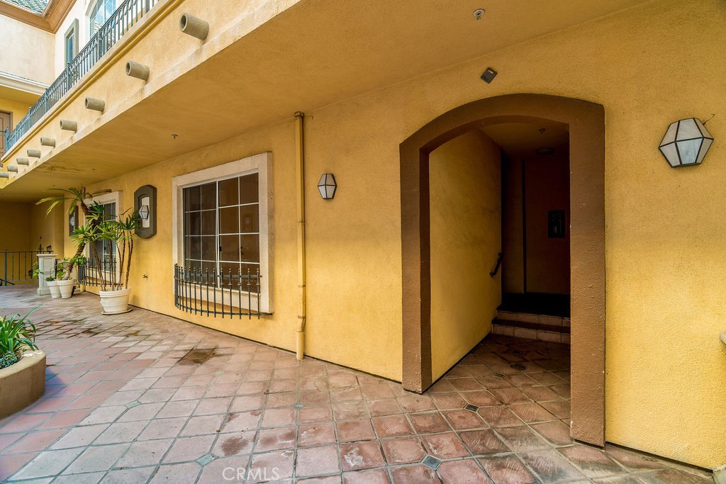 7037 La Tijera Boulevard C102