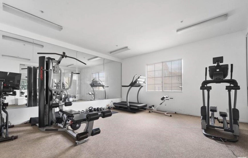 7037 La Tijera Boulevard C102