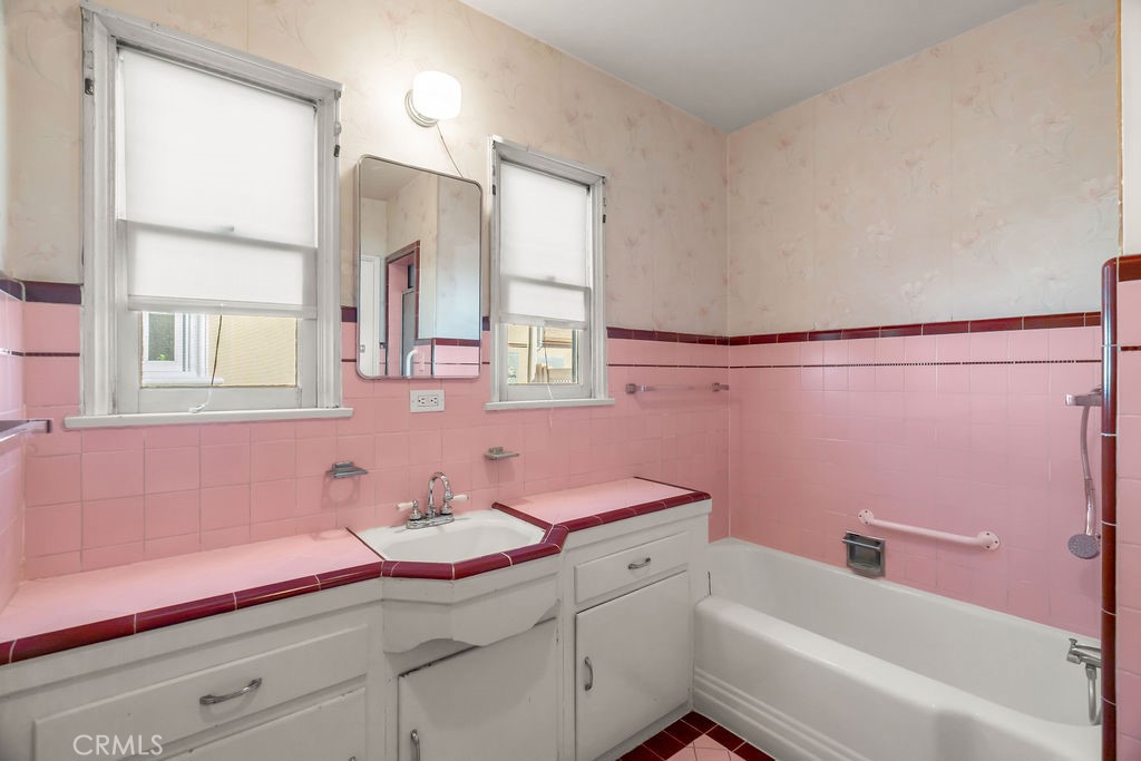 5732 Bowcroft Street