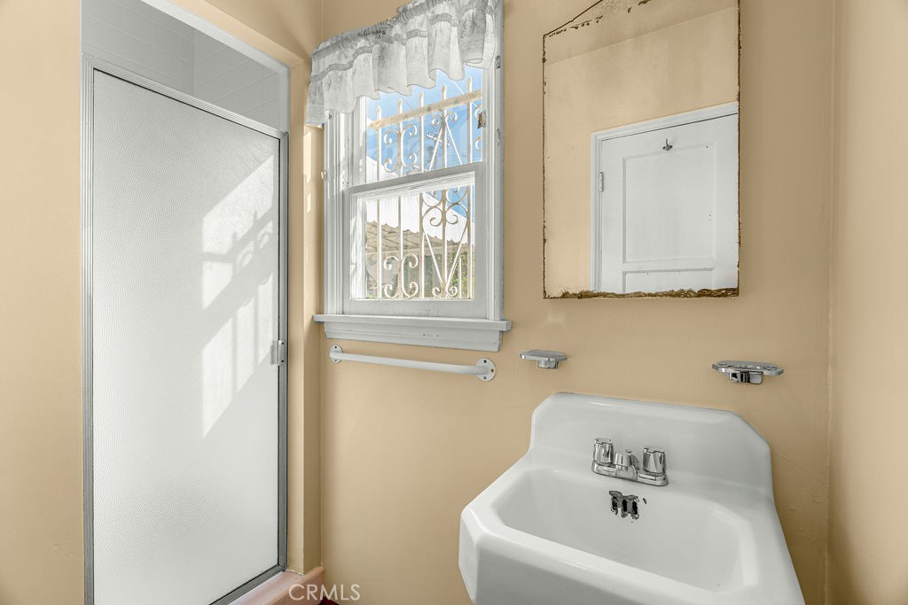 5732 Bowcroft Street