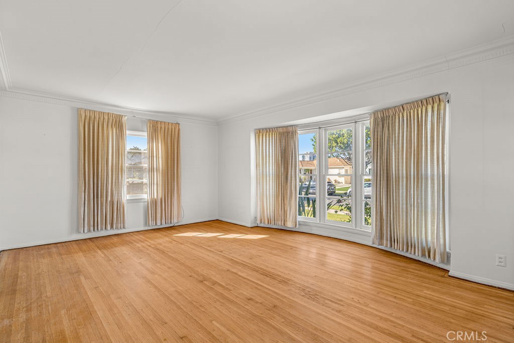 5732 Bowcroft Street