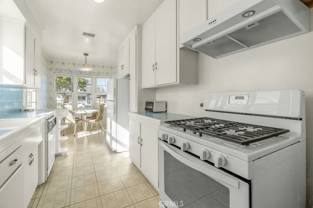 5732 Bowcroft Street