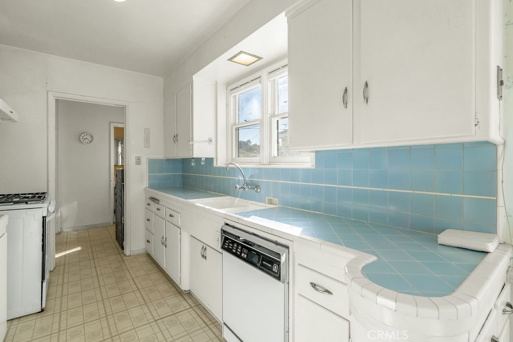 5732 Bowcroft Street