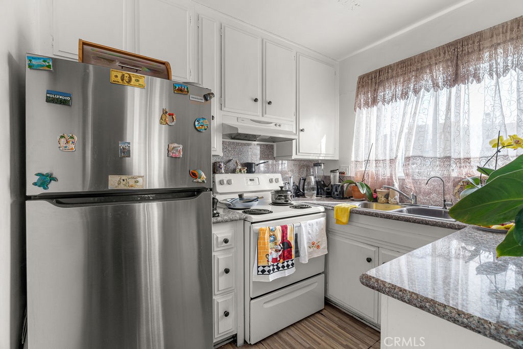 1825 N Gramercy Place