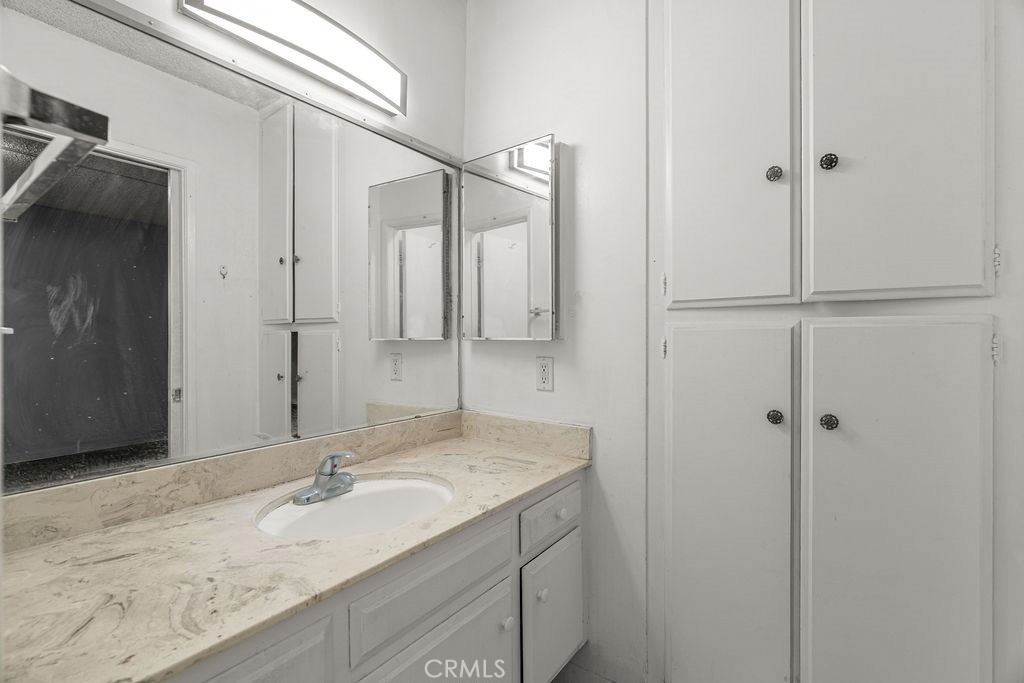 1825 N Gramercy Place