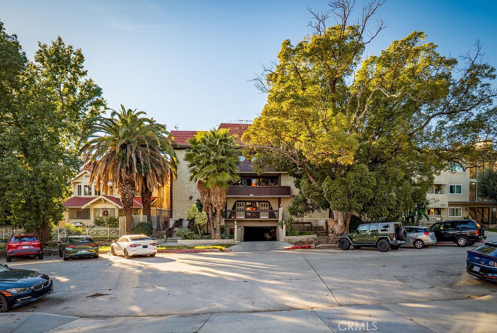 1825 N Gramercy Place