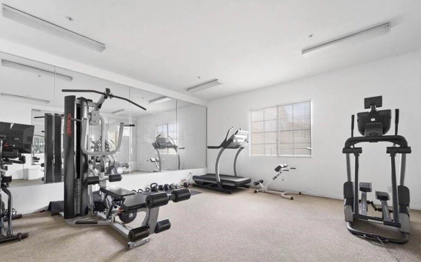 7037 La Tijera Boulevard C102