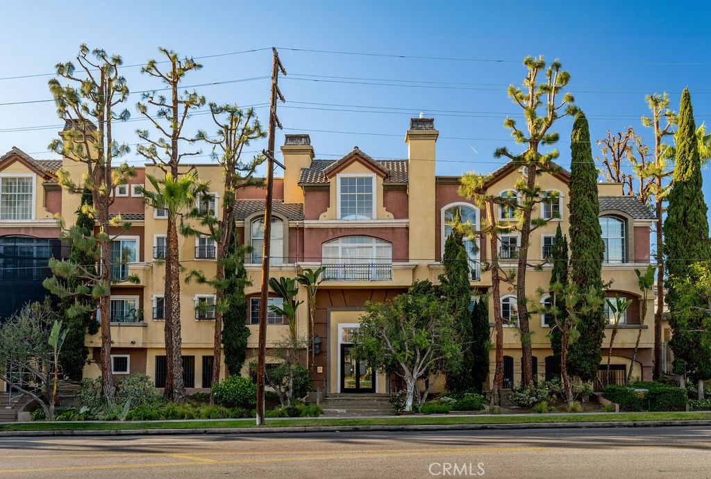 7037 La Tijera Boulevard C102