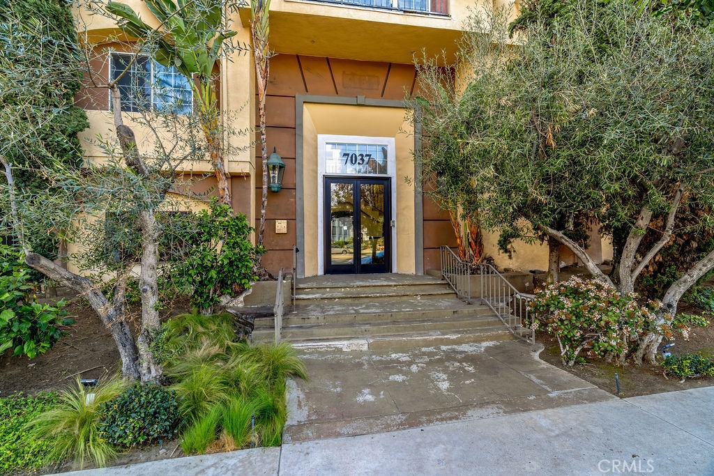 7037 La Tijera Boulevard C102