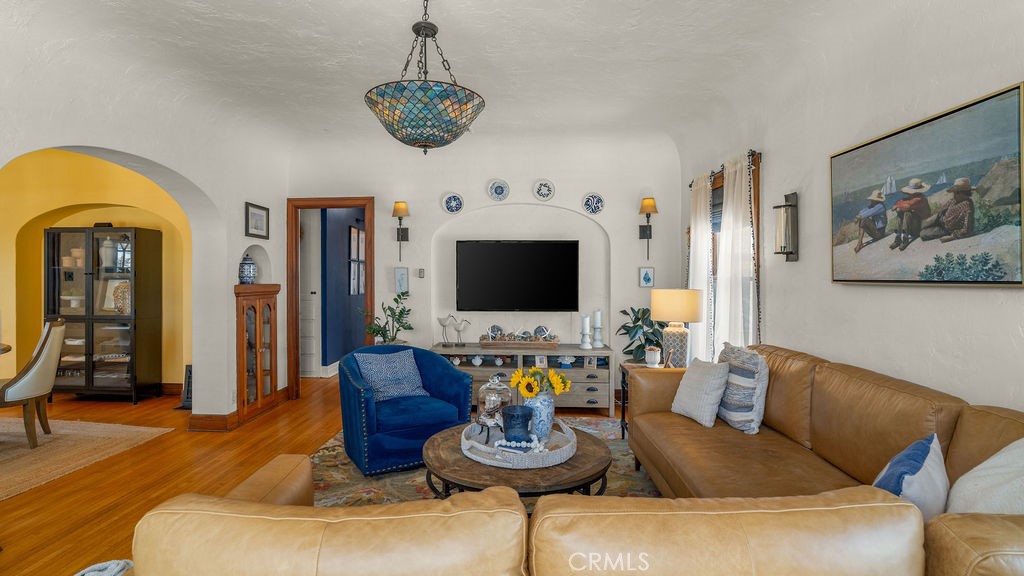 3475 Cerritos Avenue