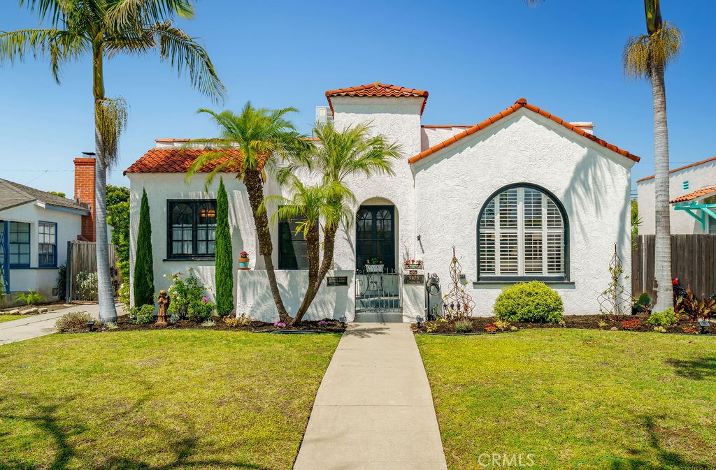 3475 Cerritos Avenue