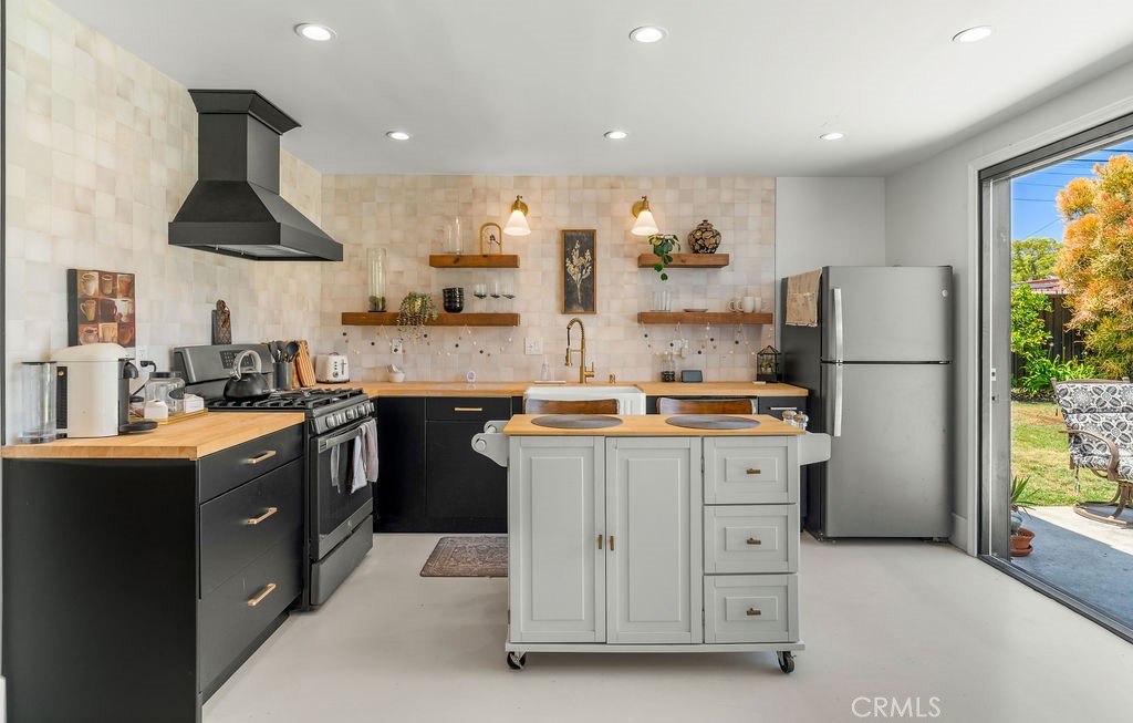 3475 Cerritos Avenue