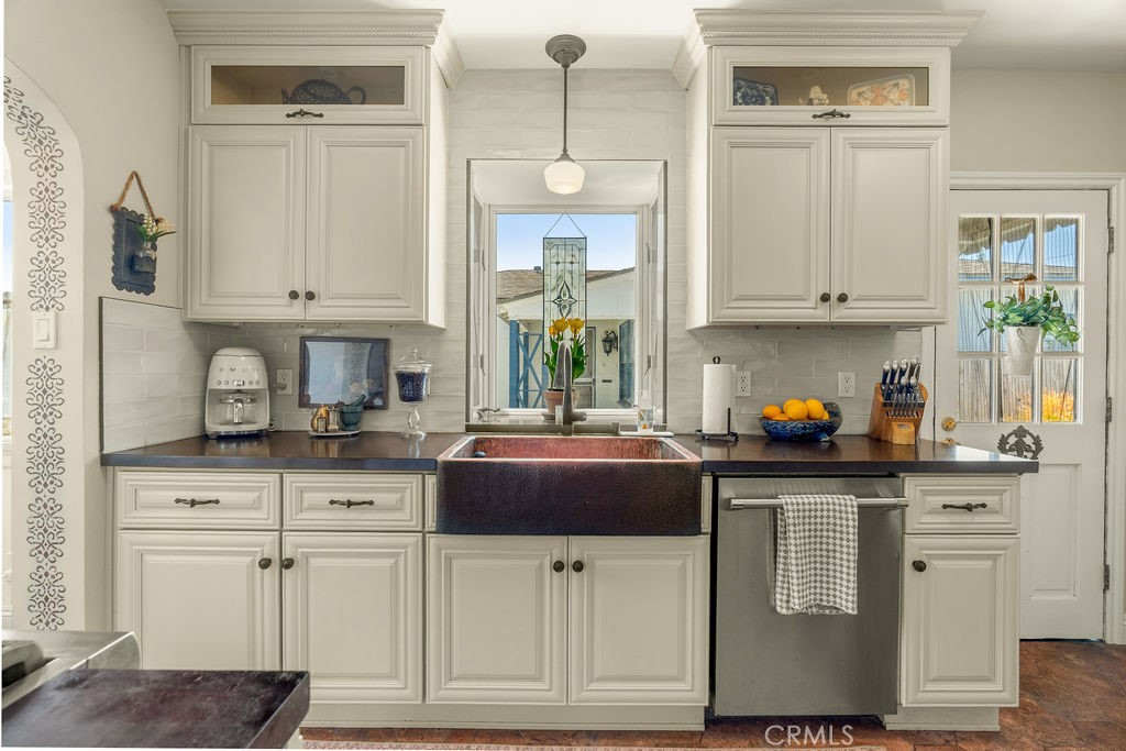3475 Cerritos Avenue