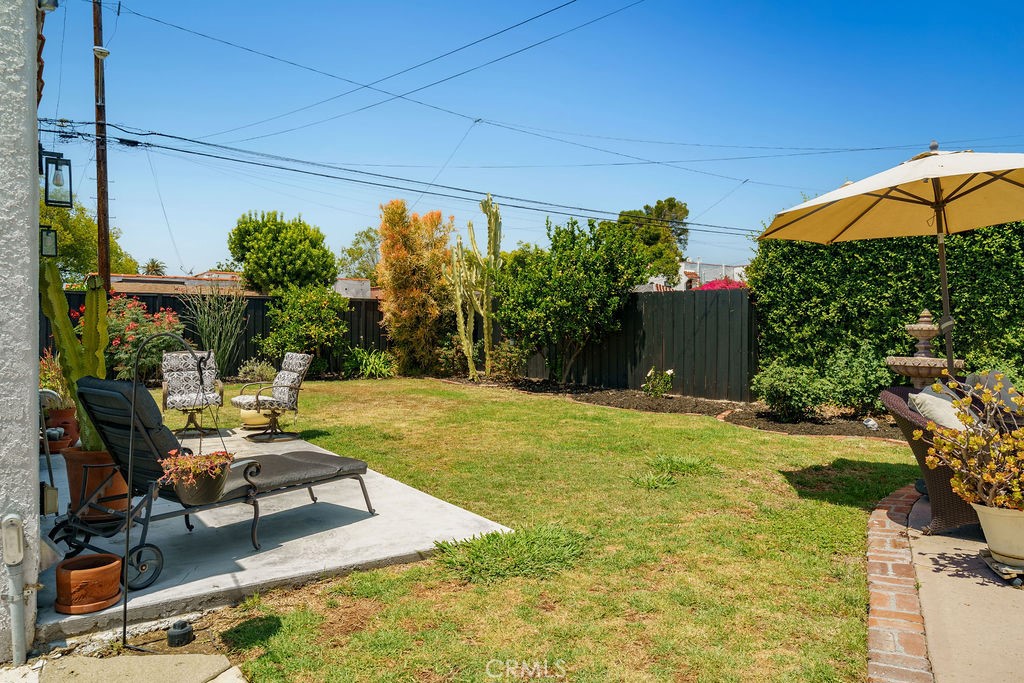 3475 Cerritos Avenue
