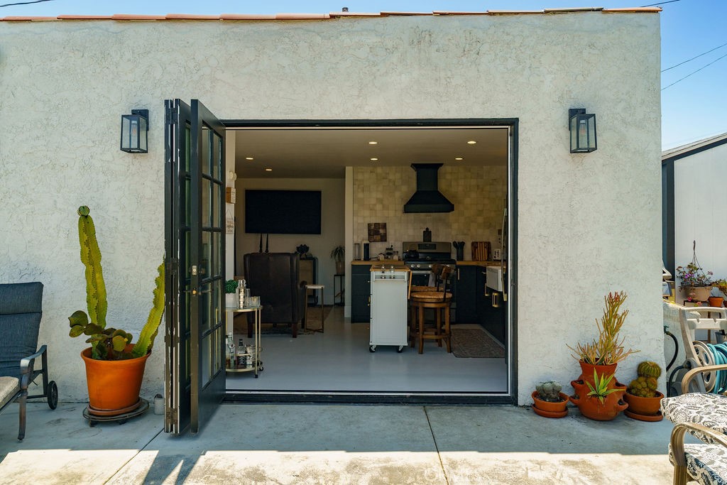 3475 Cerritos Avenue