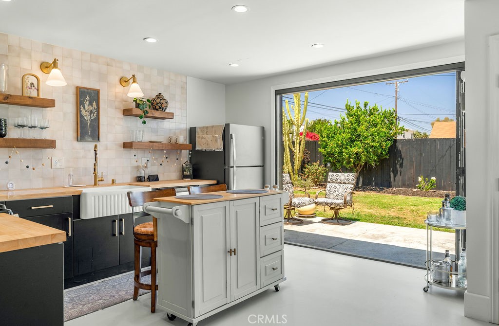 3475 Cerritos Avenue