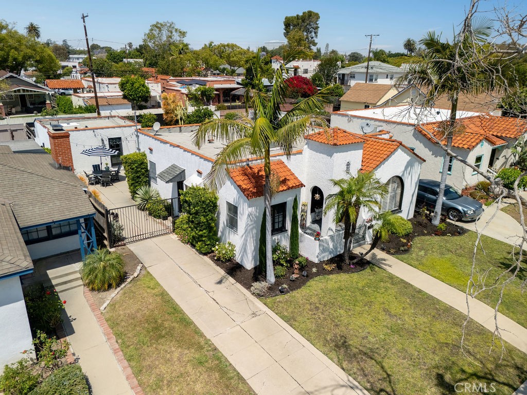 3475 Cerritos Avenue