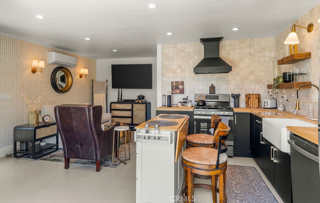3475 Cerritos Avenue