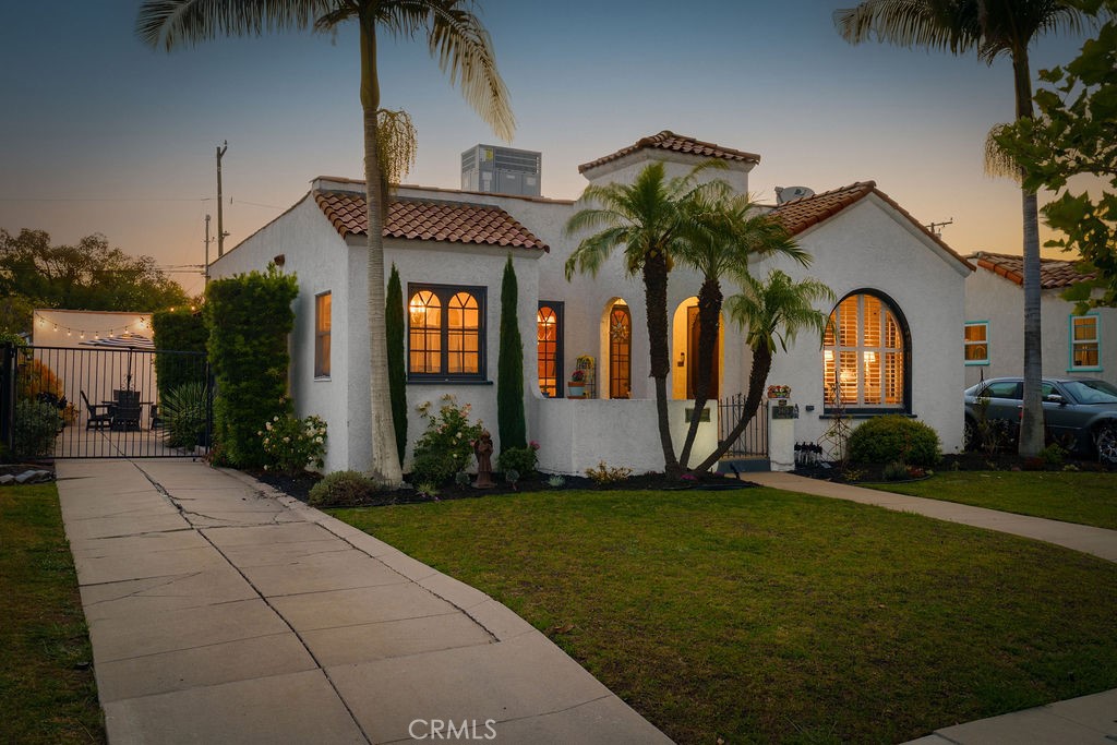 3475 Cerritos Avenue