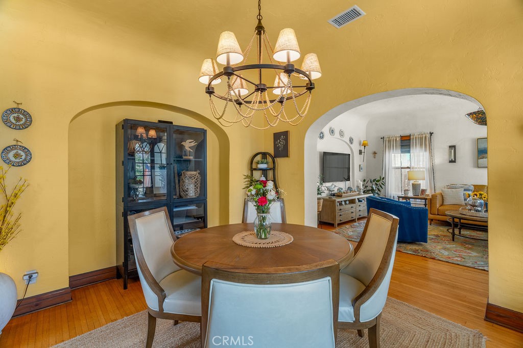 3475 Cerritos Avenue