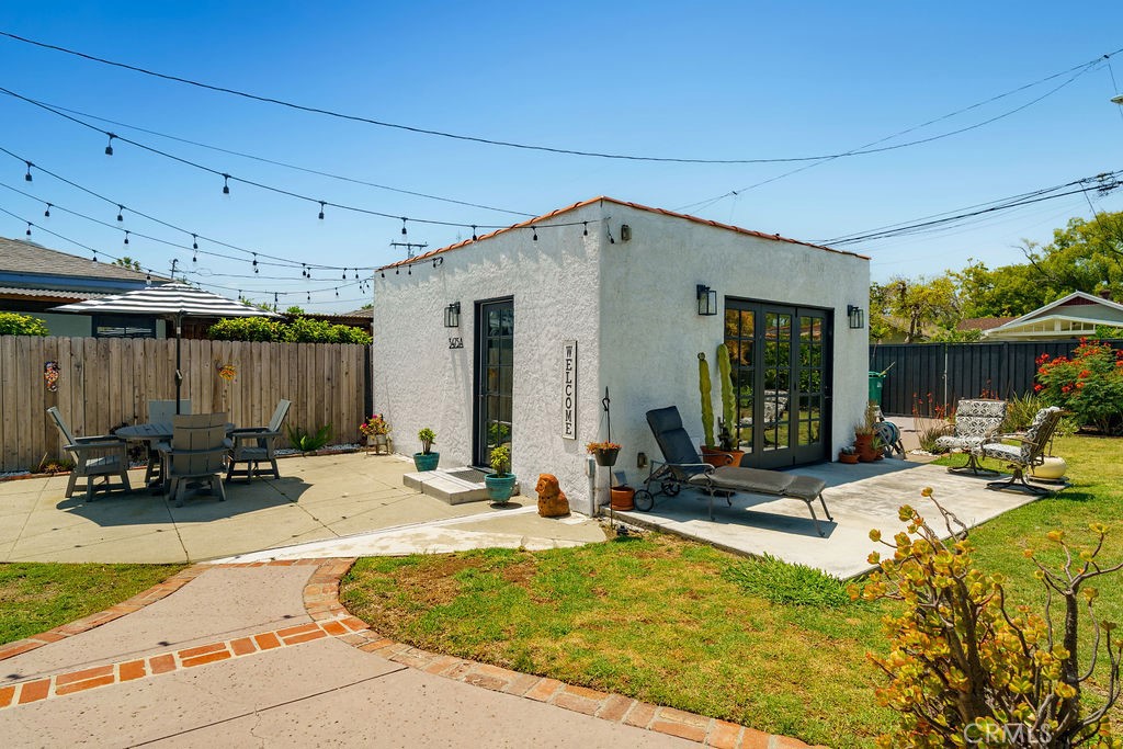 3475 Cerritos Avenue