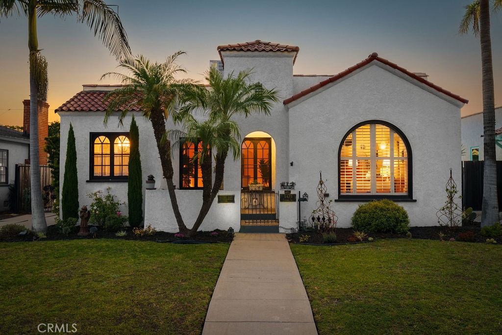 3475 Cerritos Avenue