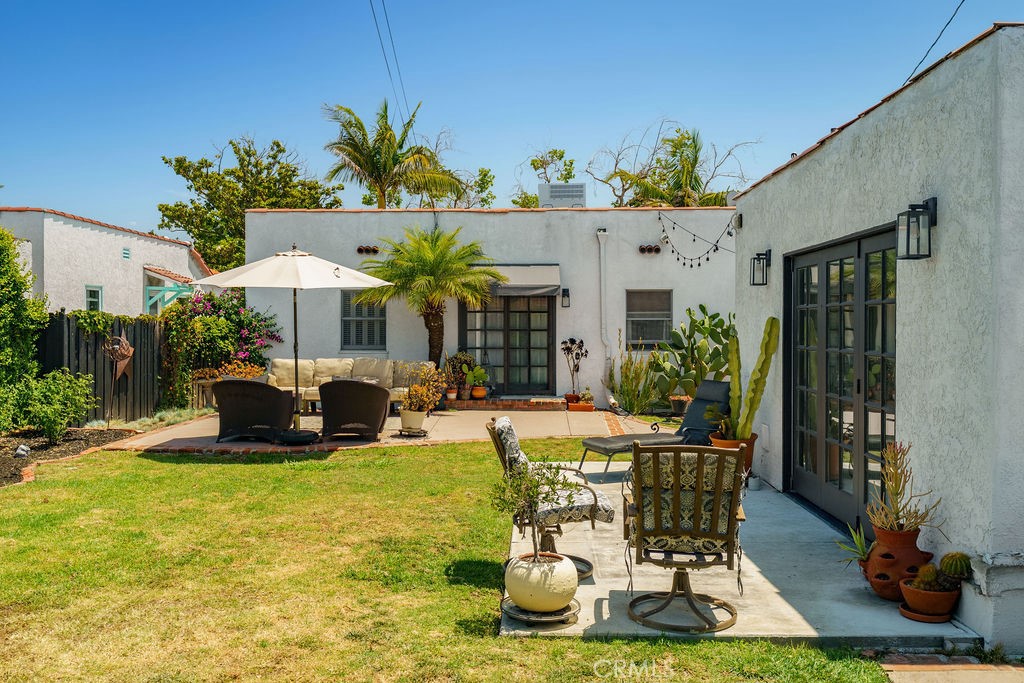 3475 Cerritos Avenue