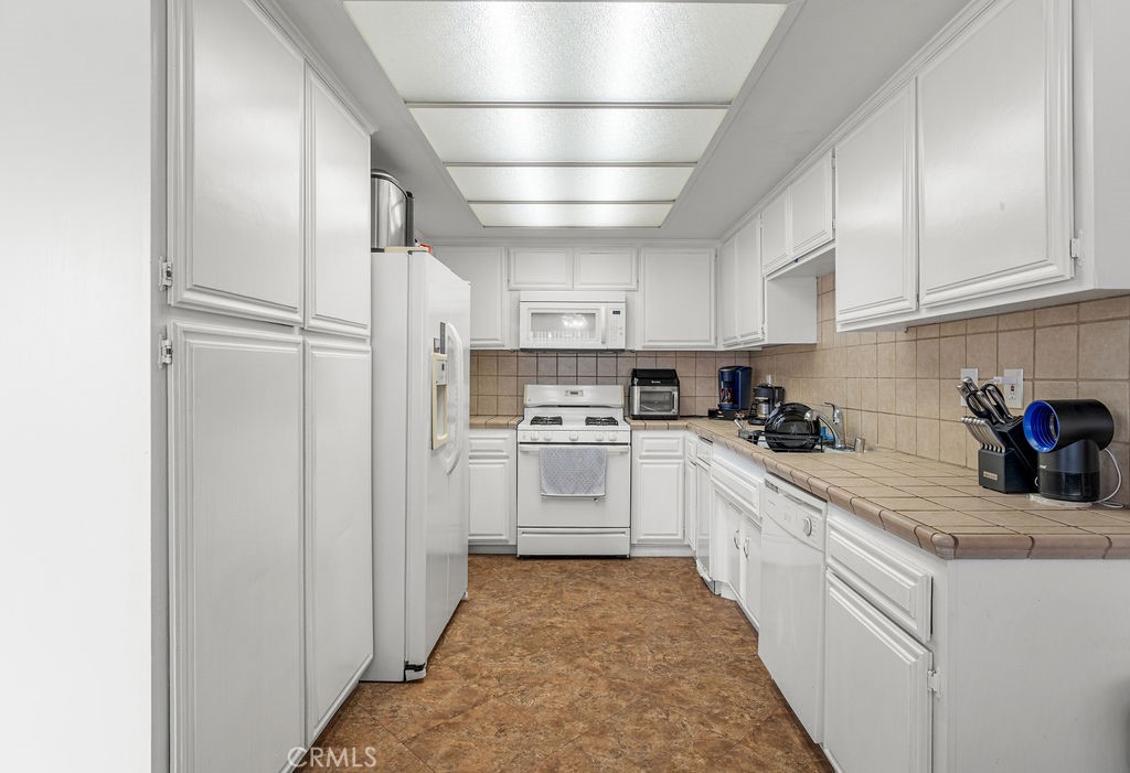 1110 W 10th 105