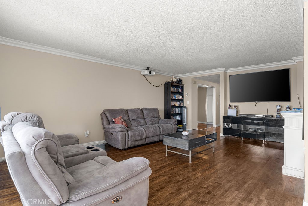 1110 W 10th 105