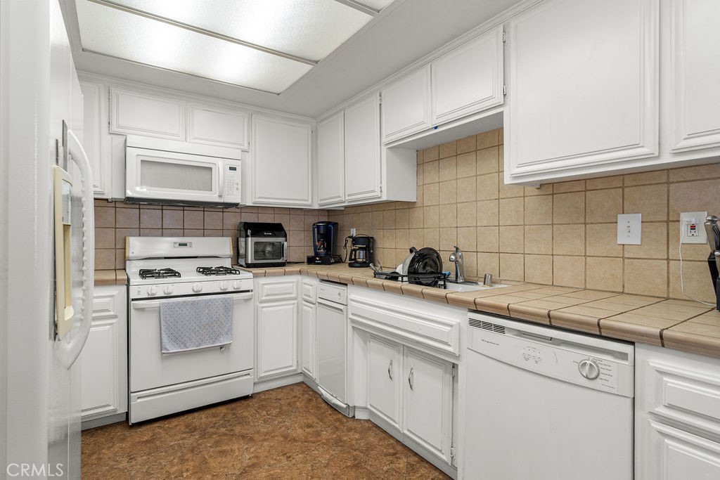 1110 W 10th 105
