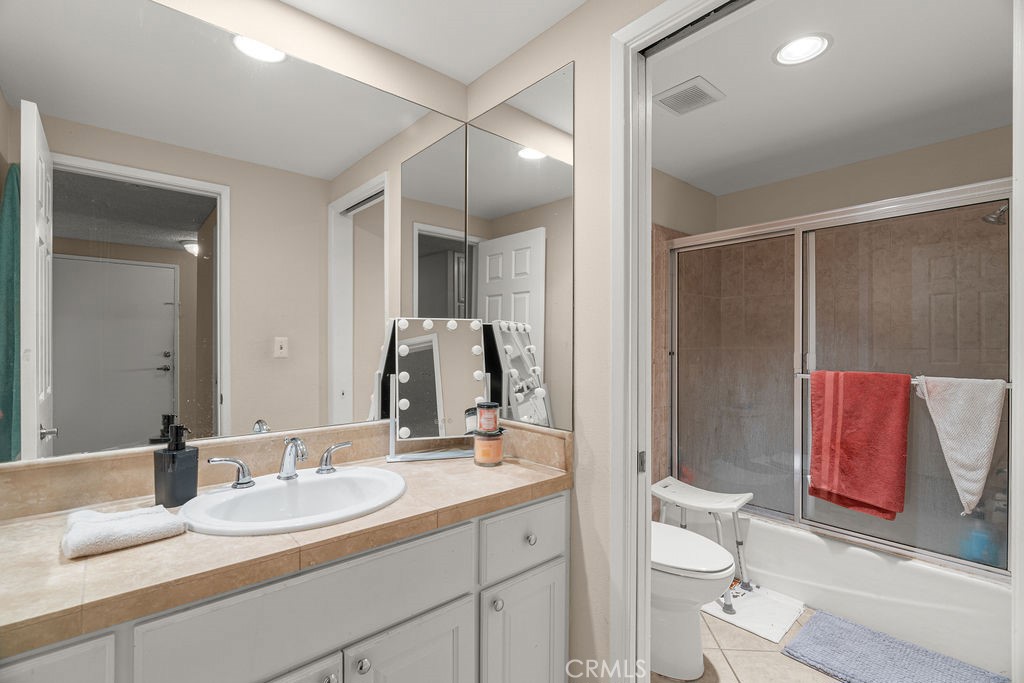 1110 W 10th 105