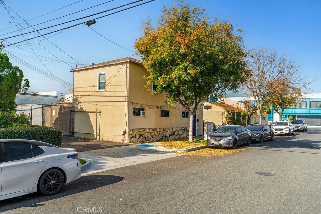 2200 W Burbank Boulevard
