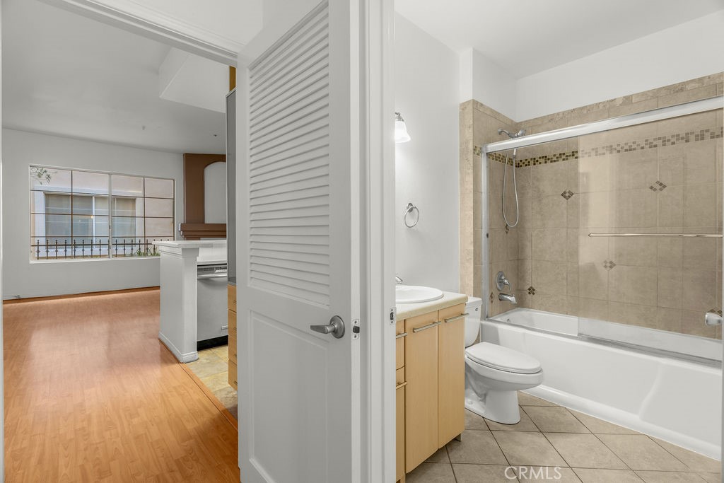 7037 La Tijera Boulevard C102