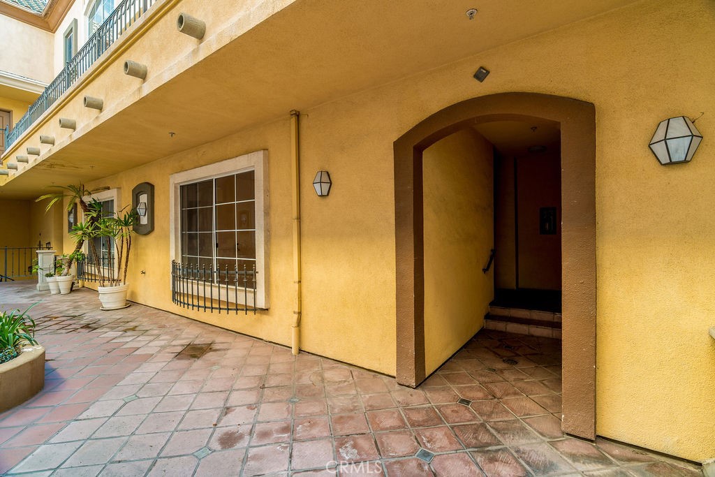 7037 La Tijera Boulevard C102