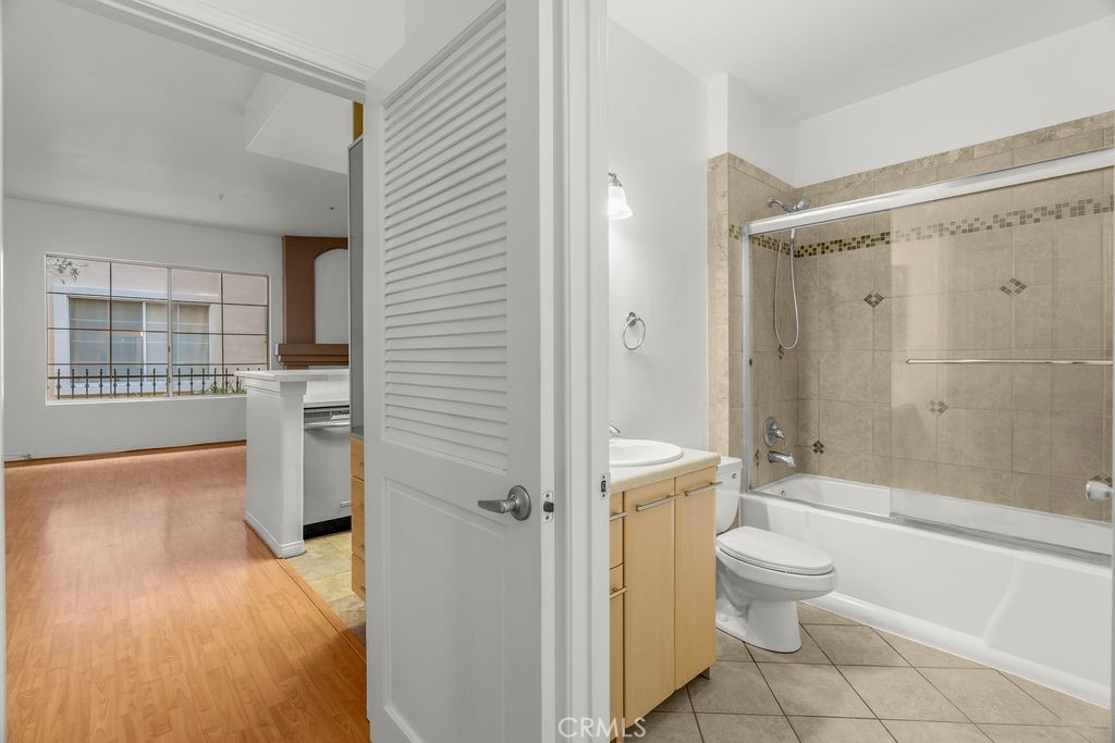 7037 La Tijera Boulevard C102