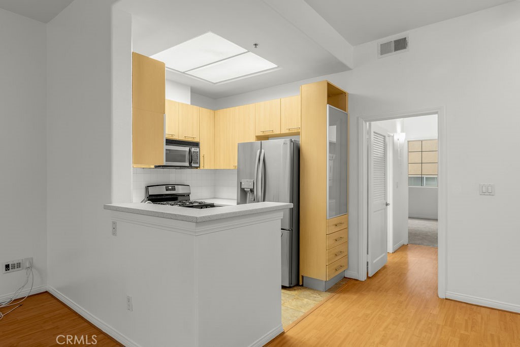 7037 La Tijera Boulevard C102