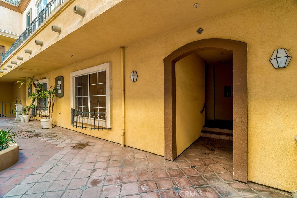 7037 La Tijera Boulevard C102