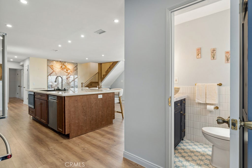 1713 W 27th Street