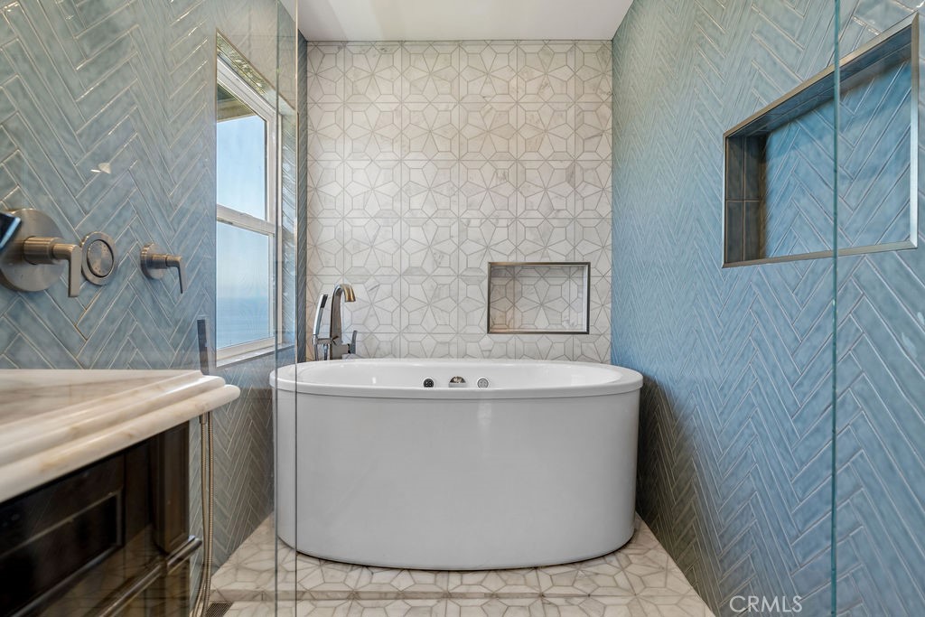 1713 W 27th Street