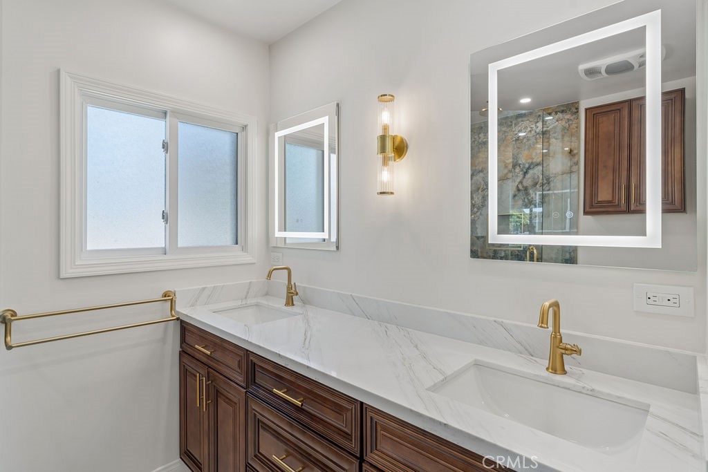 1713 W 27th Street