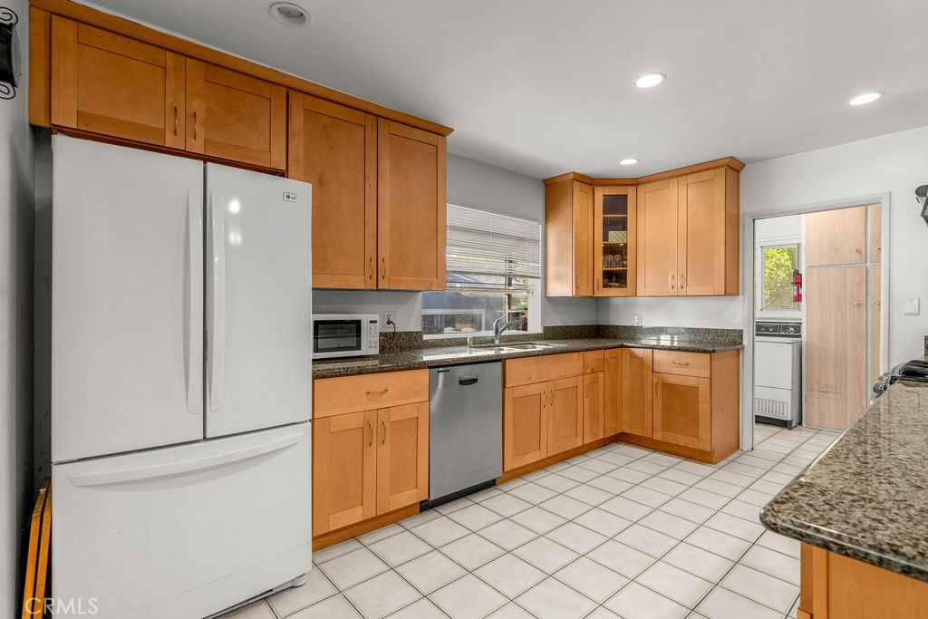 7419 W 89th Street