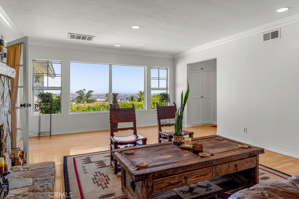 5 Toprail Lane