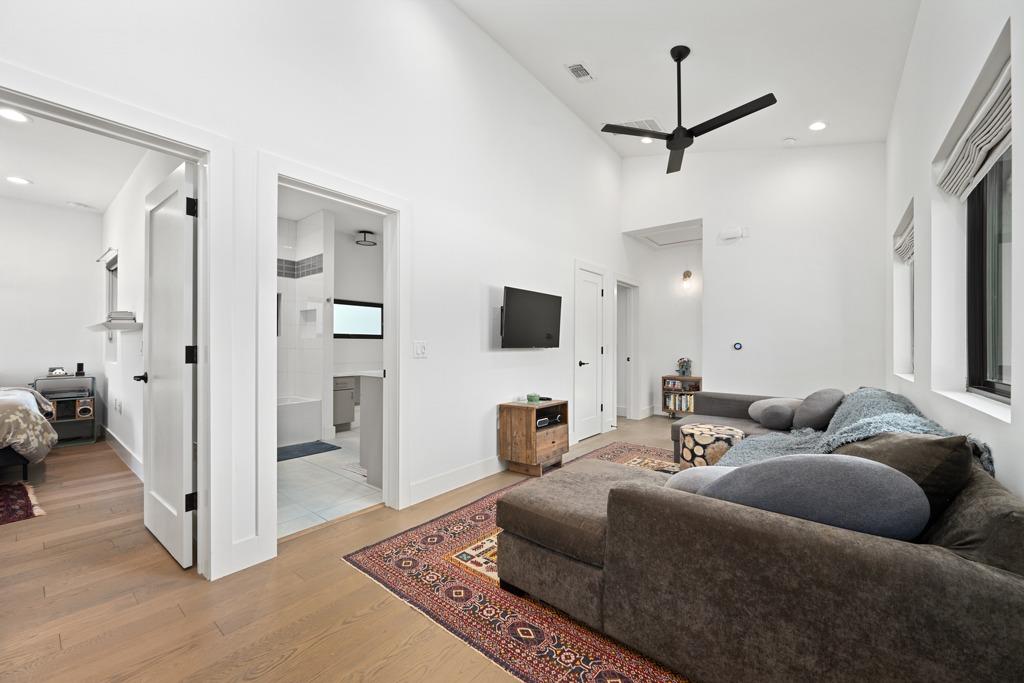 5513 Duval ST