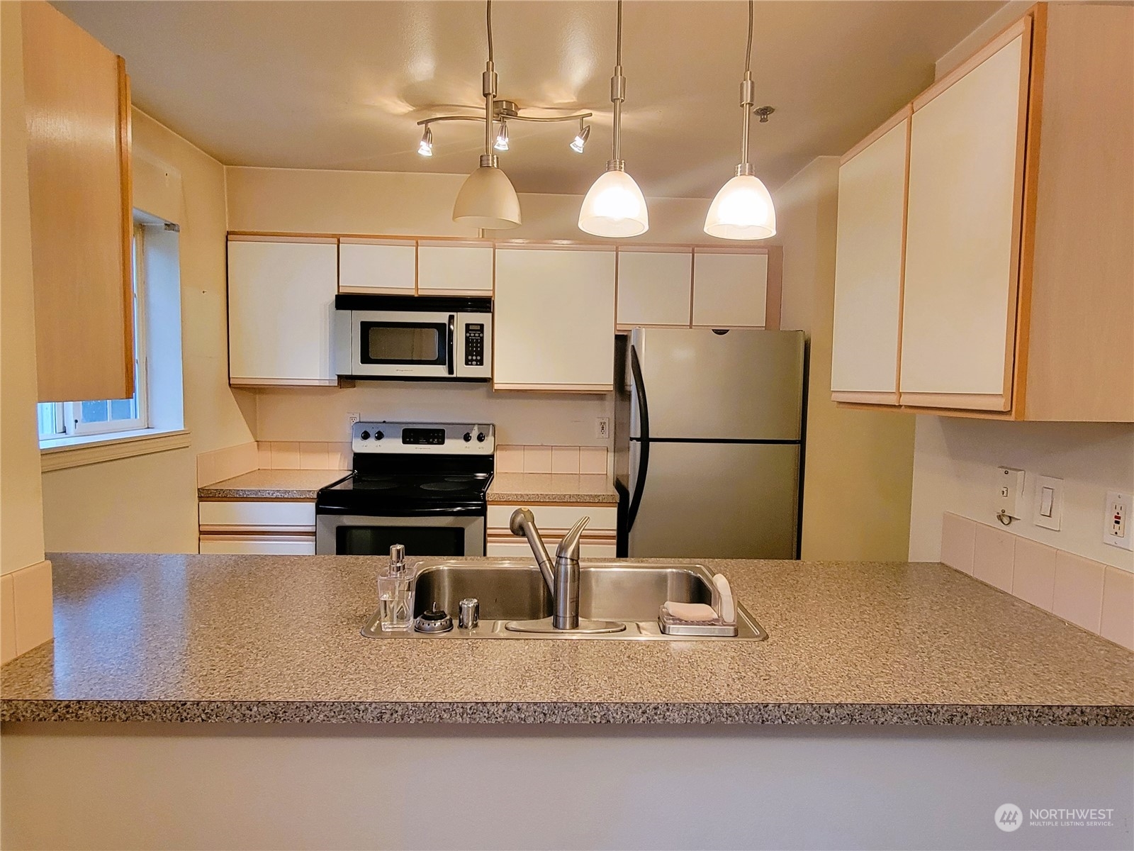 2713 W Maplewood Avenue Unit: #112