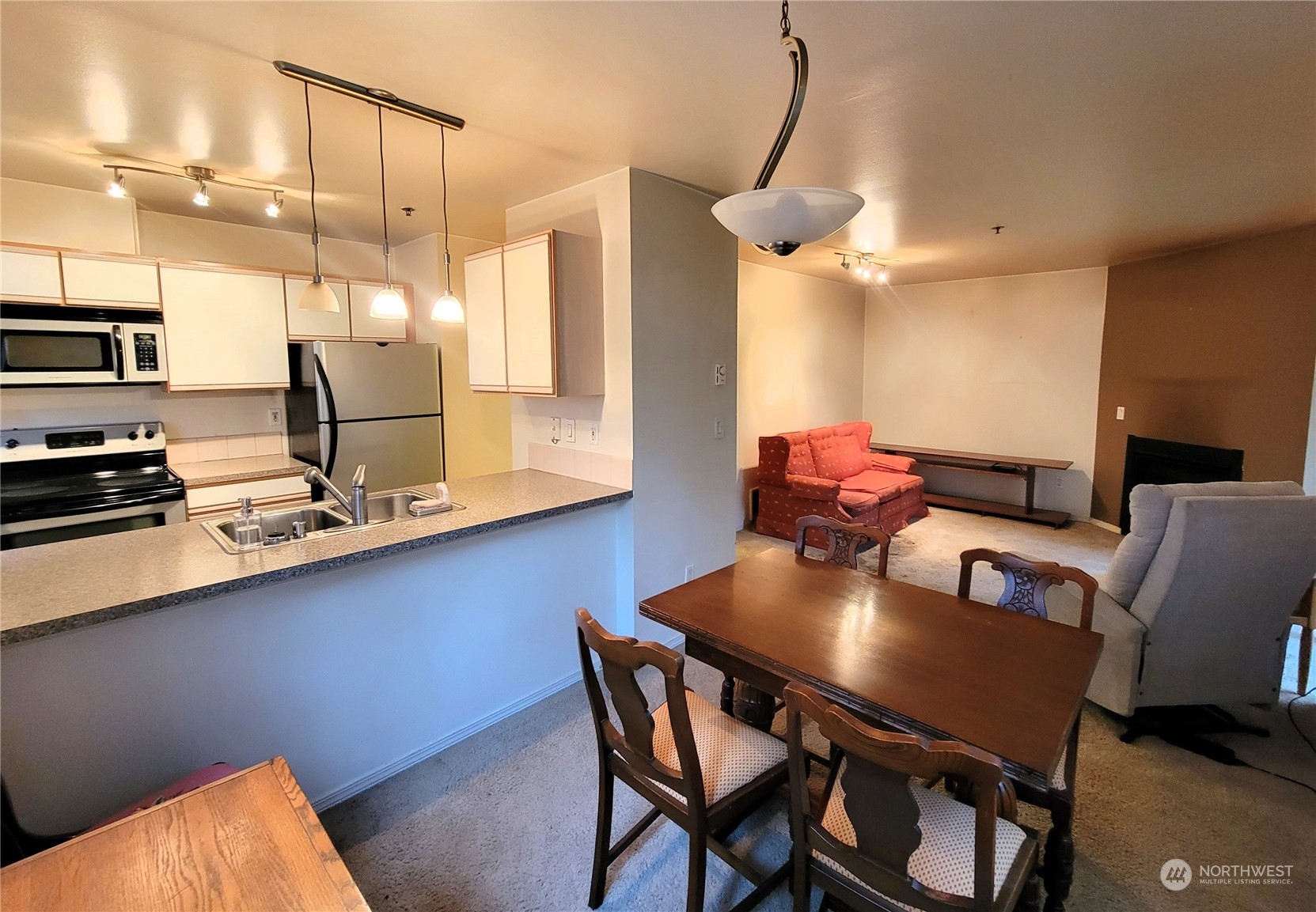 2713 W Maplewood Avenue Unit: #112