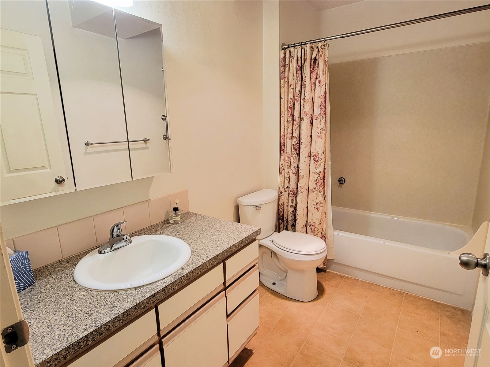 2713 W Maplewood Avenue Unit: #112