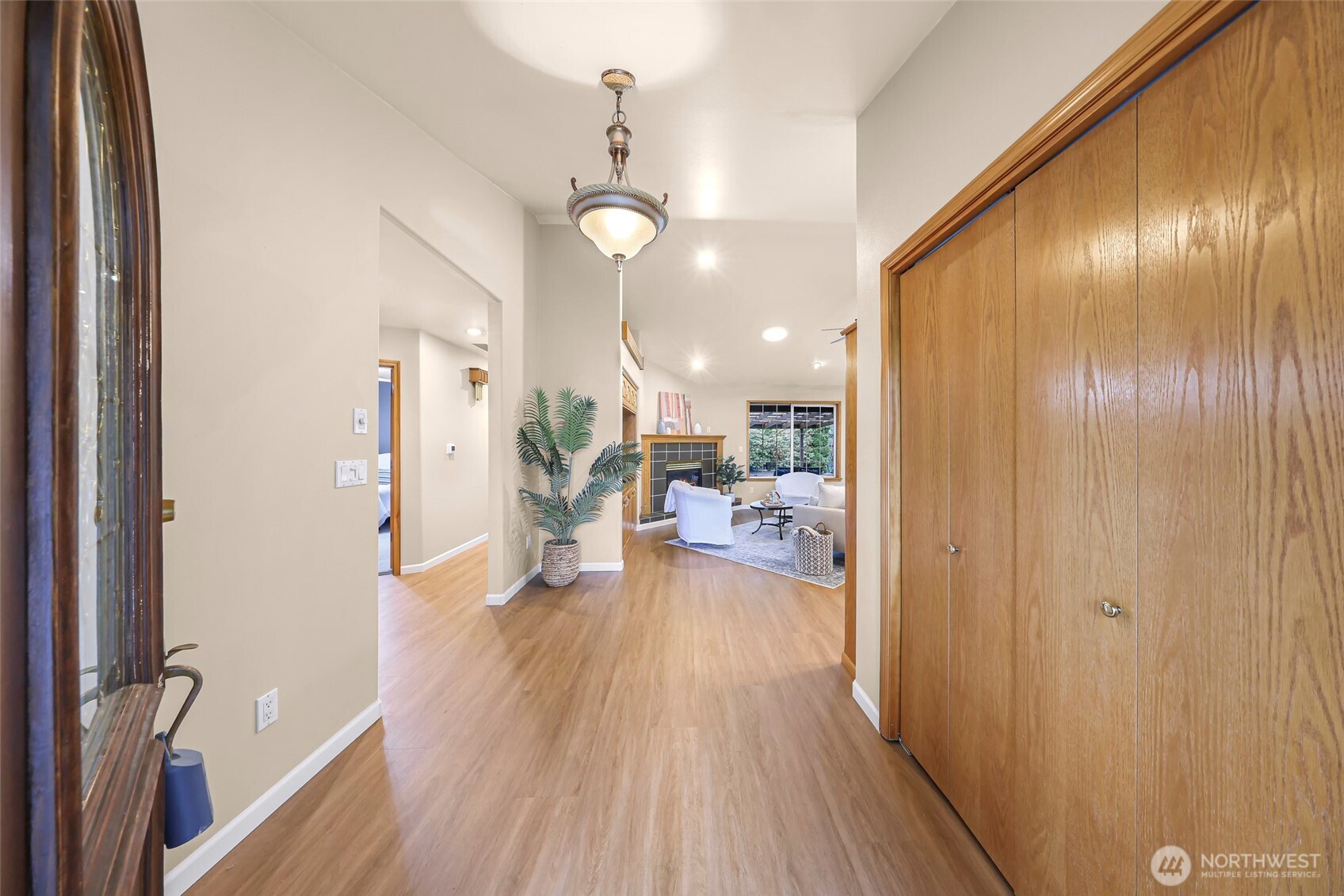 202 E Sunrise Drive