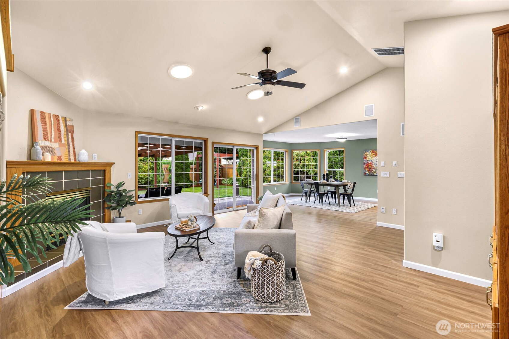 202 E Sunrise Drive