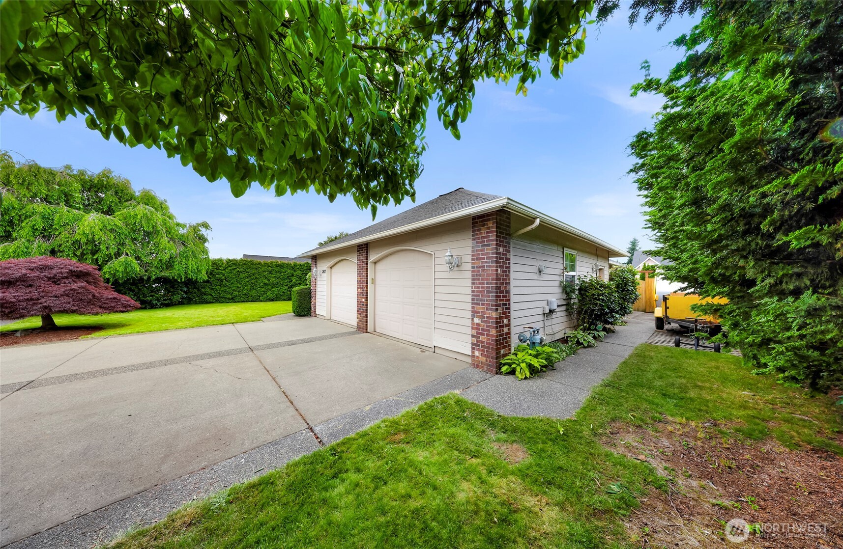 202 E Sunrise Drive