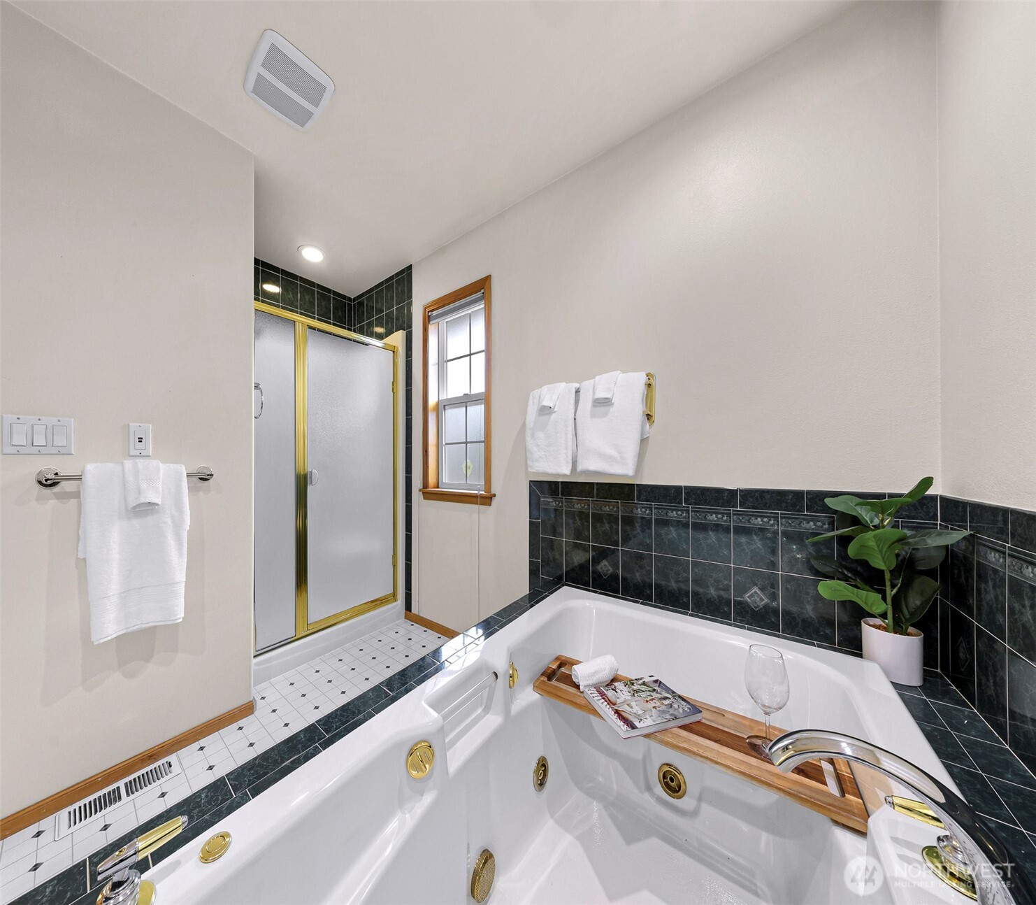 202 E Sunrise Drive